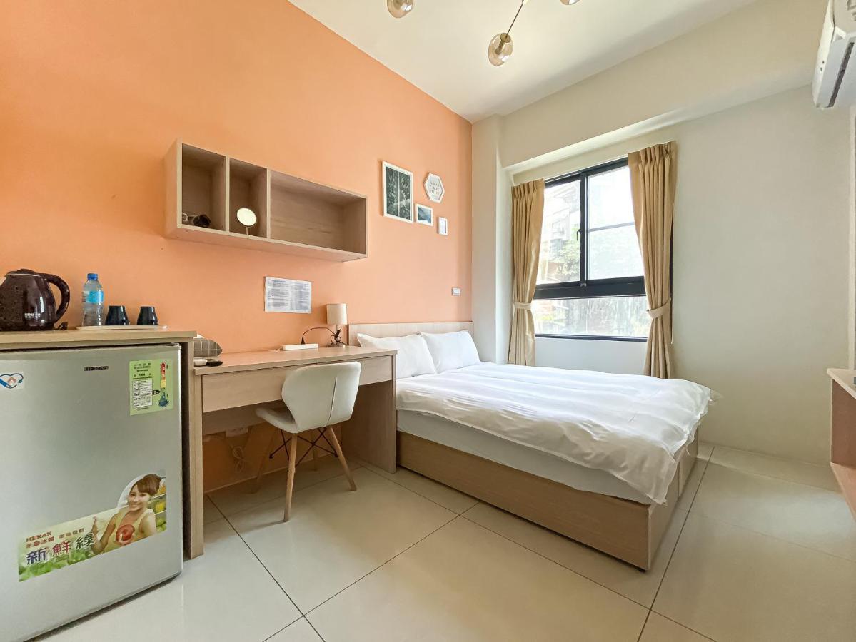 Adagio Hostel Taichung Exterior photo